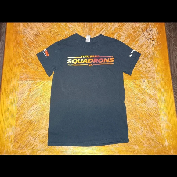 Call Of Duty Modern Warfare , Starwars Squadrons Ea Game Stop Tee Shirts bundle. - Picture 2 of 8